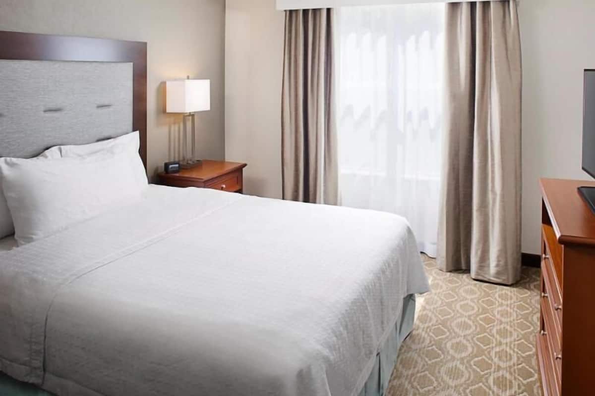 In-room safe, desk, free cribs/infant beds, free internet