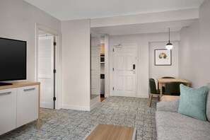 42-inch LCD TV with premium TV channels, TV, pay films - Homewood Suites by Hilton Raleigh/Cary (Cary)