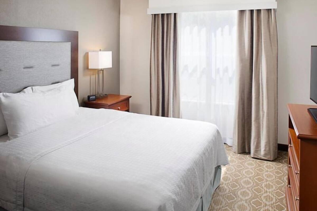 In-room safe, desk, free cribs/infant beds, free internet