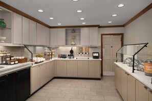 Free daily buffet breakfast - Homewood Suites by Hilton Raleigh/Cary (Cary)