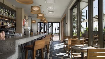 5 restaurants; breakfast, lunch and dinner served