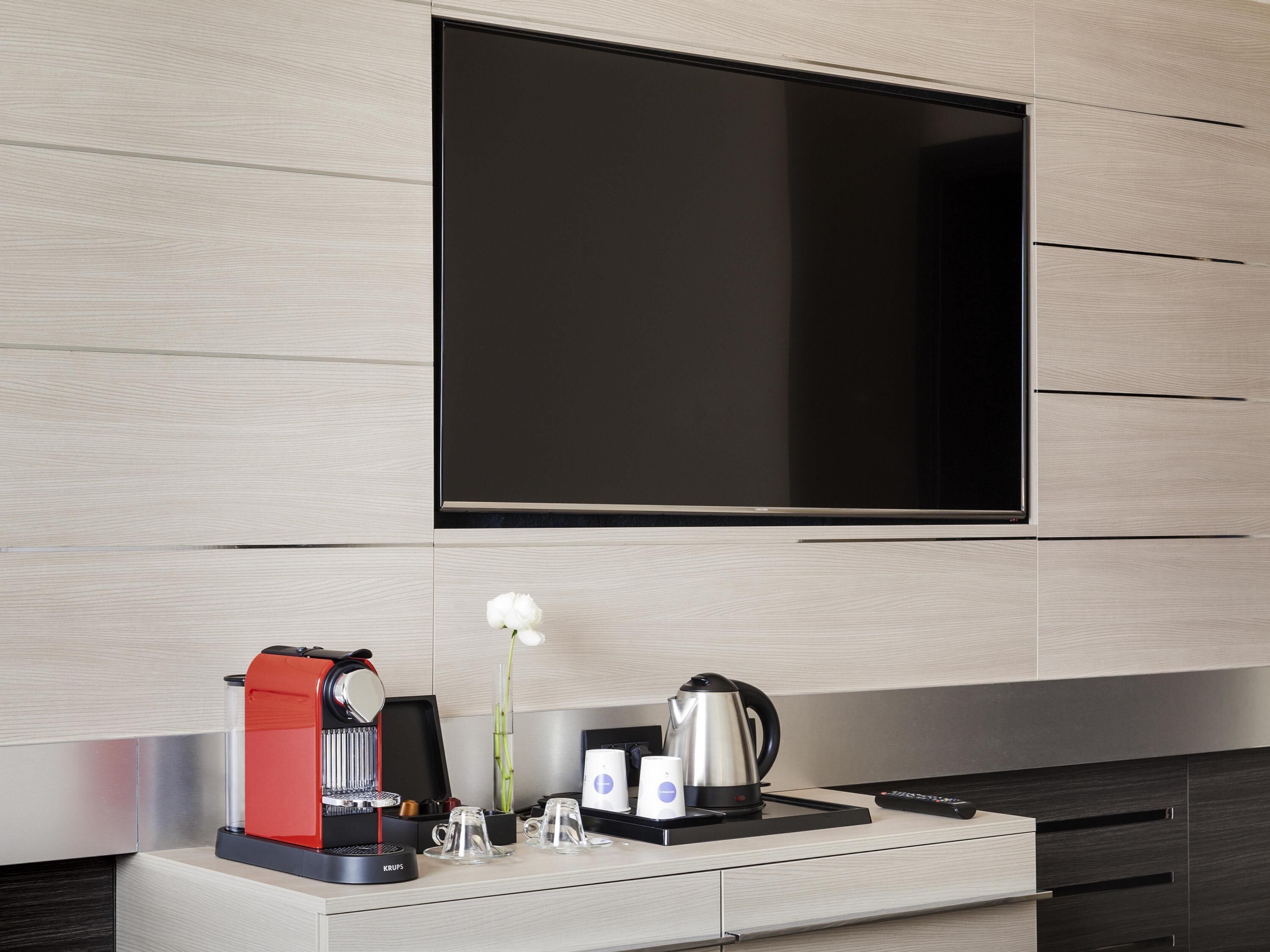 executive room, 1 king bed with sofa bed | down duvets, minibar, in-room safe, desk