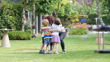 Zona de juegos infantil al aire libre