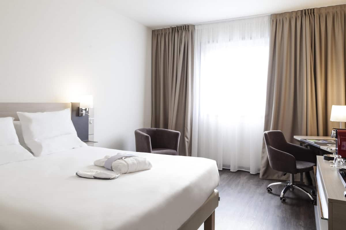 Rom – executive, 1 kingsize-seng med sovesofa | Dundyner, minibar, safe på rommet og skrivebord