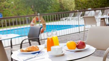 Daily buffet breakfast (EUR 17 per person)