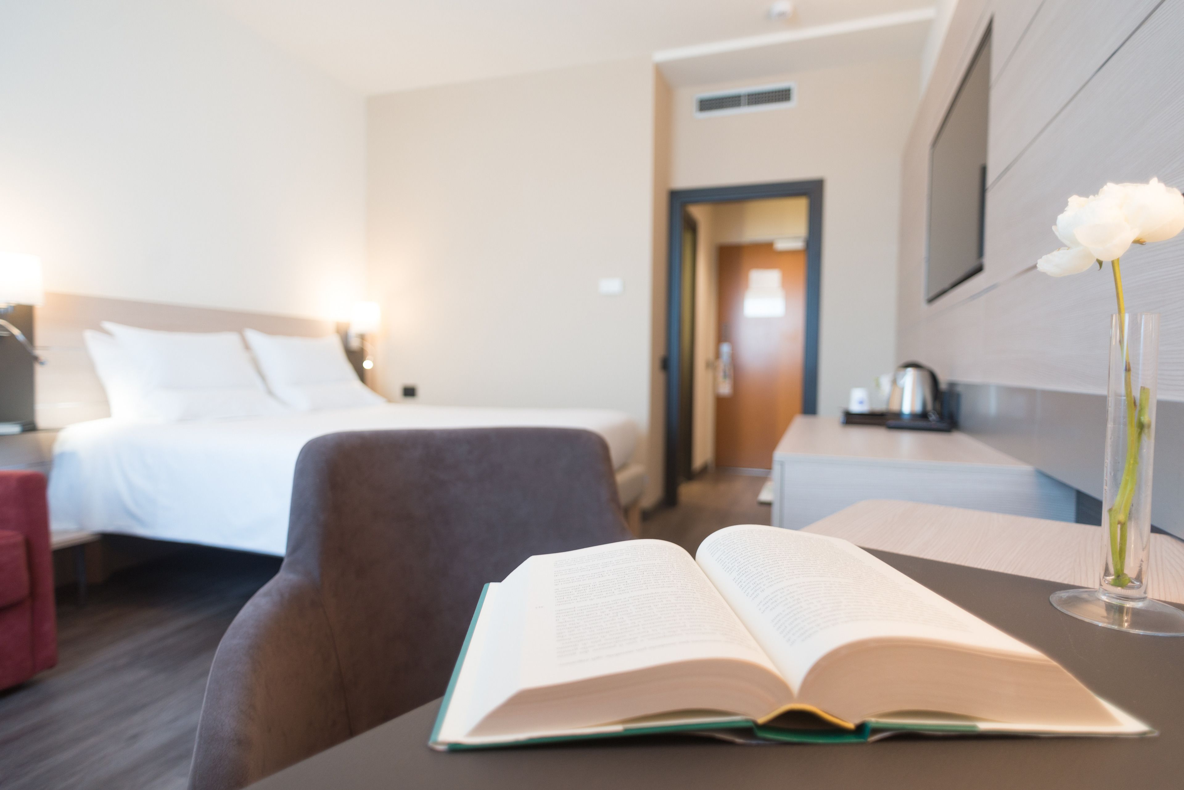 Dundyner, minibar, safe på rommet og skrivebord