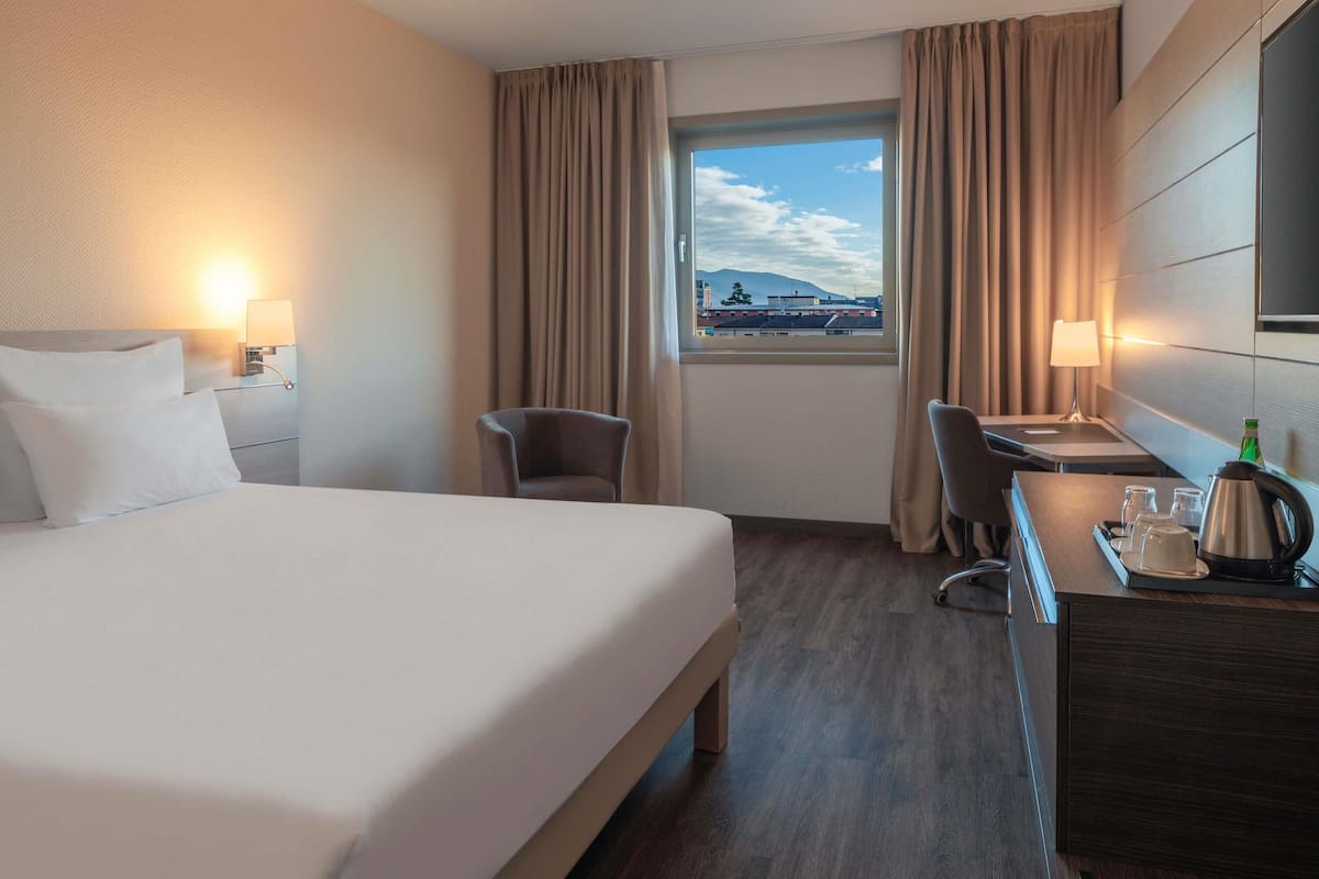 Down duvets, minibar, in-room safe, desk