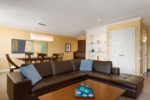 Suite, 1 King Bed with Sofa bed, Kitchen | Living area