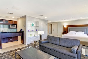 Televisión, películas con cargo