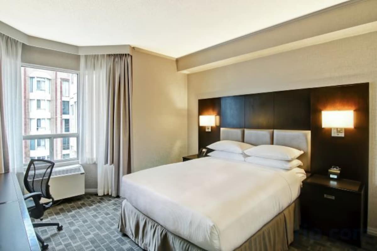 Queen Room