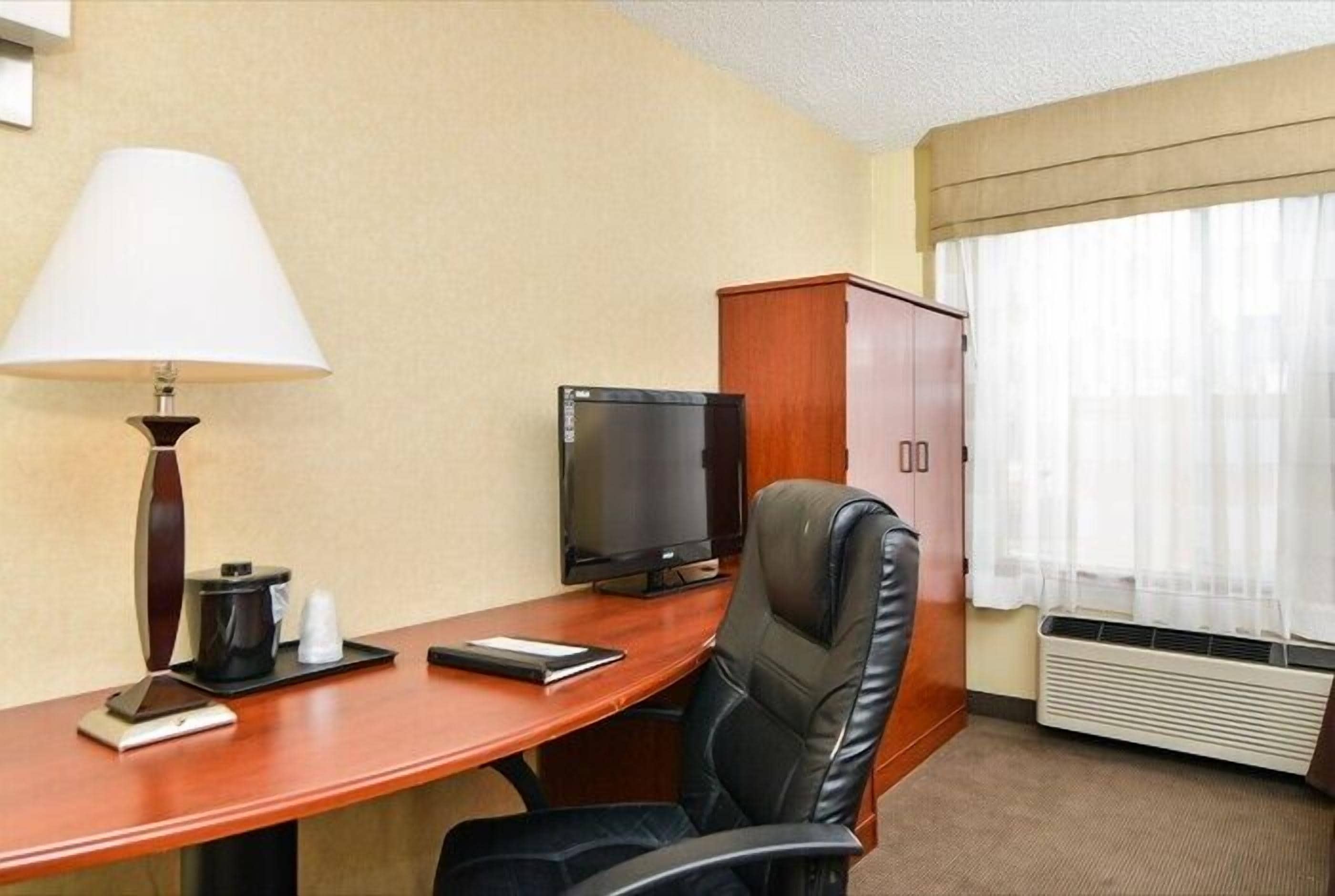 in-room business centre