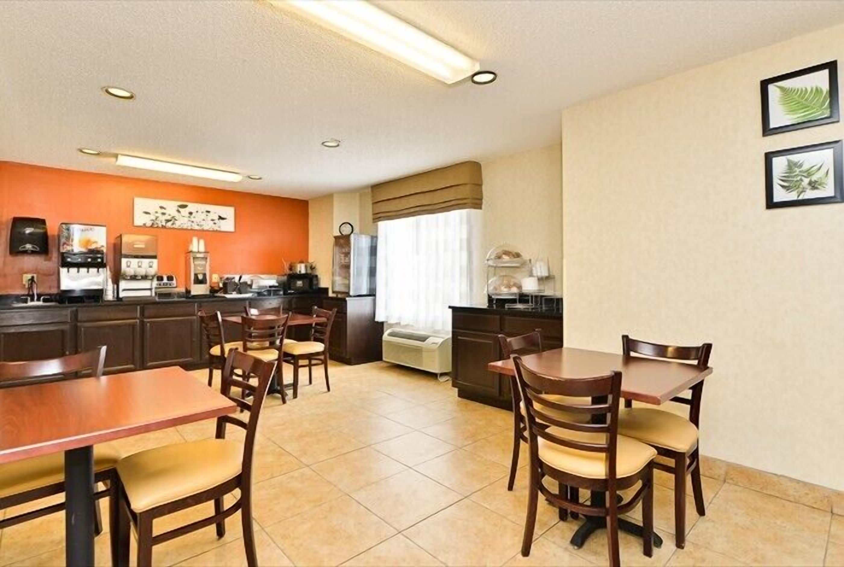 free buffet breakfast