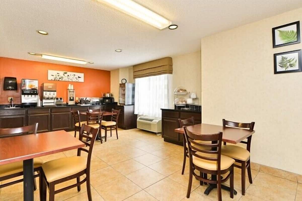 free buffet breakfast