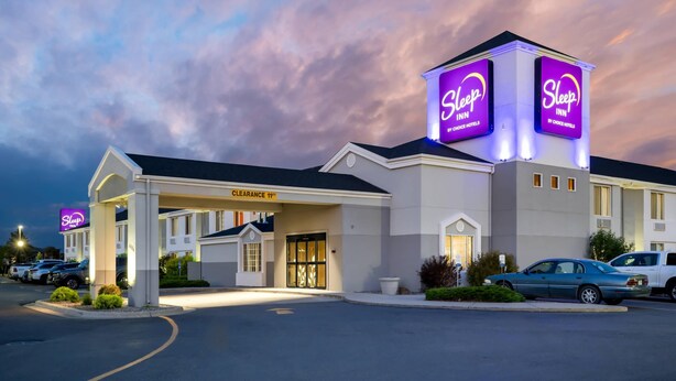 A Sleep Inn by Choice Hotels with a clear entrance, a parking lot, and a well-lit building facade. - Sleep Inn Billings (Billings)