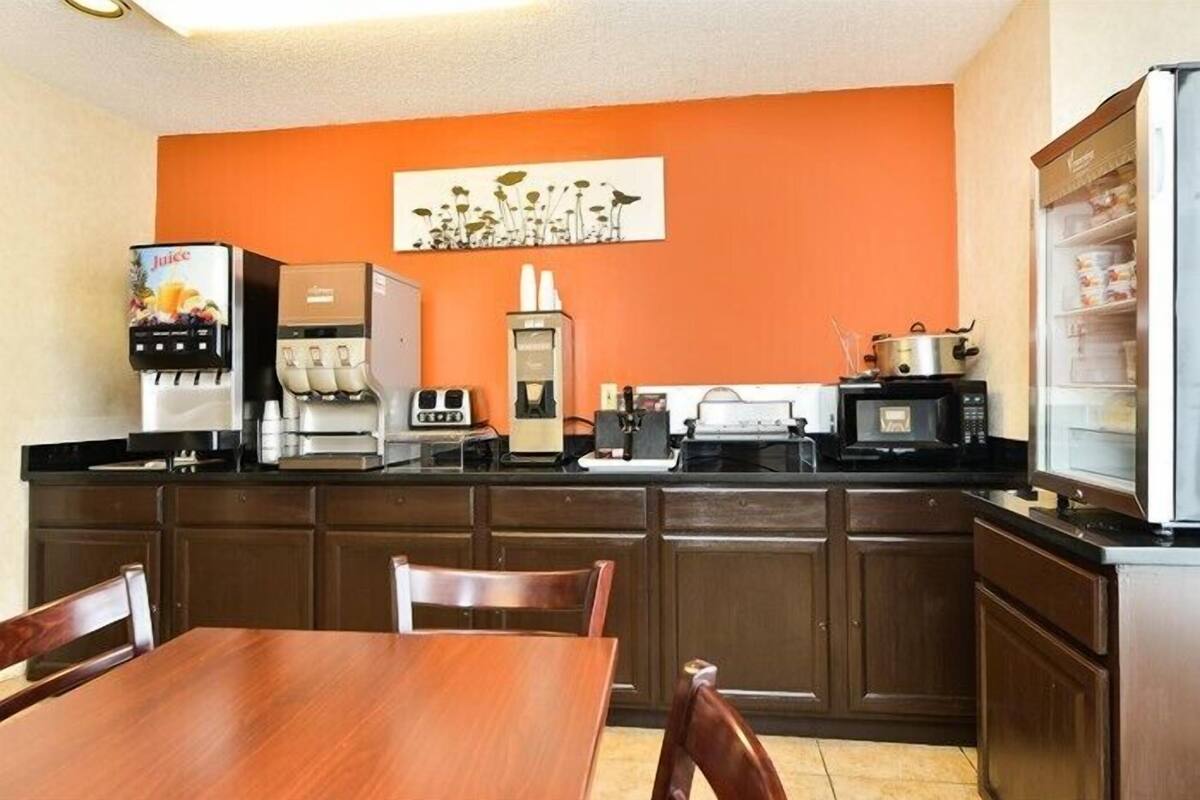 free buffet breakfast