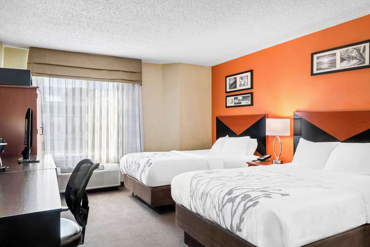 In-room safe, desk, iron/ironing board, free cots/infant beds