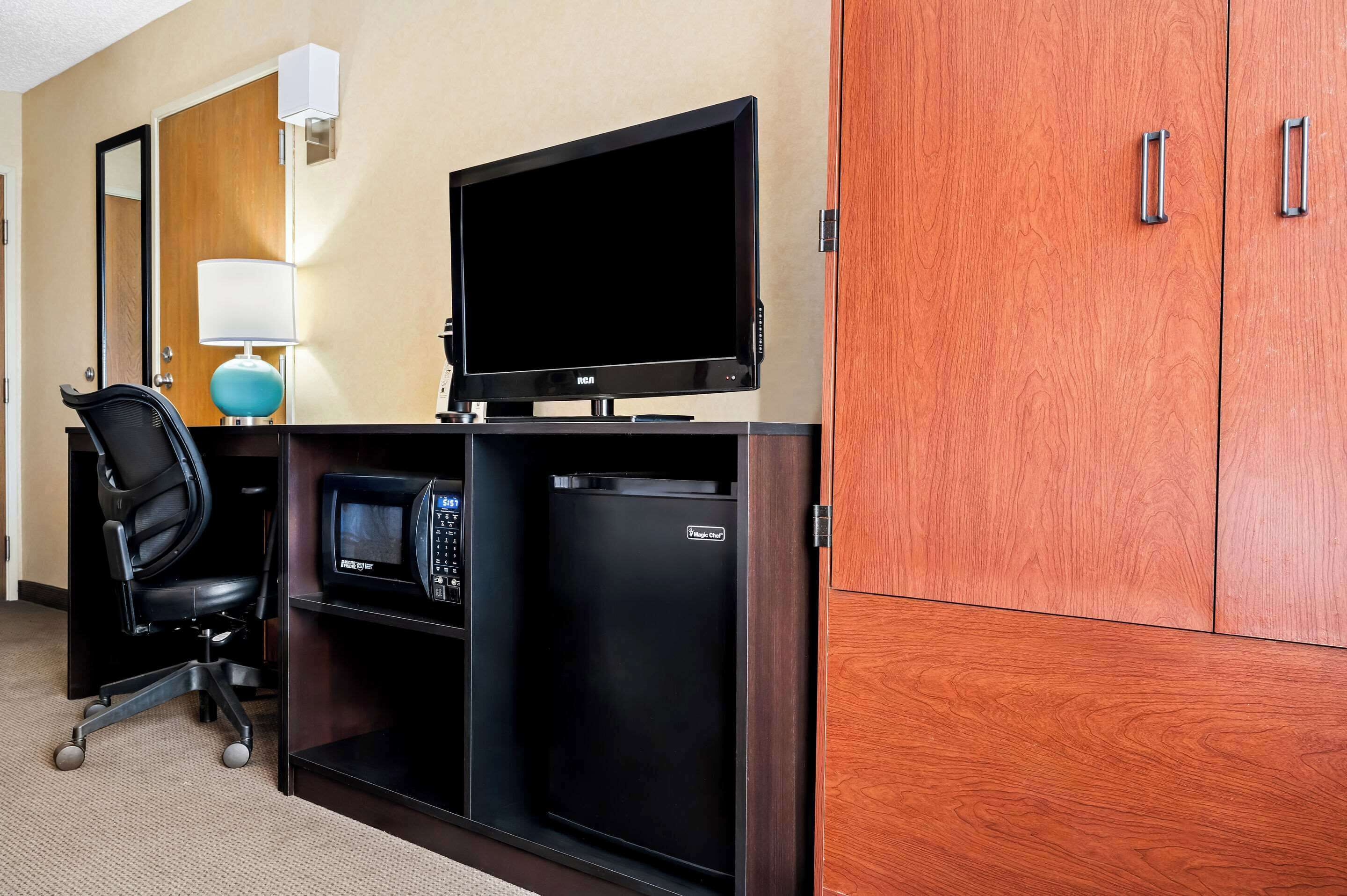 standard room, 2 double beds, non smoking | in-room safe, desk, iron/ironing board, free cots/infant beds