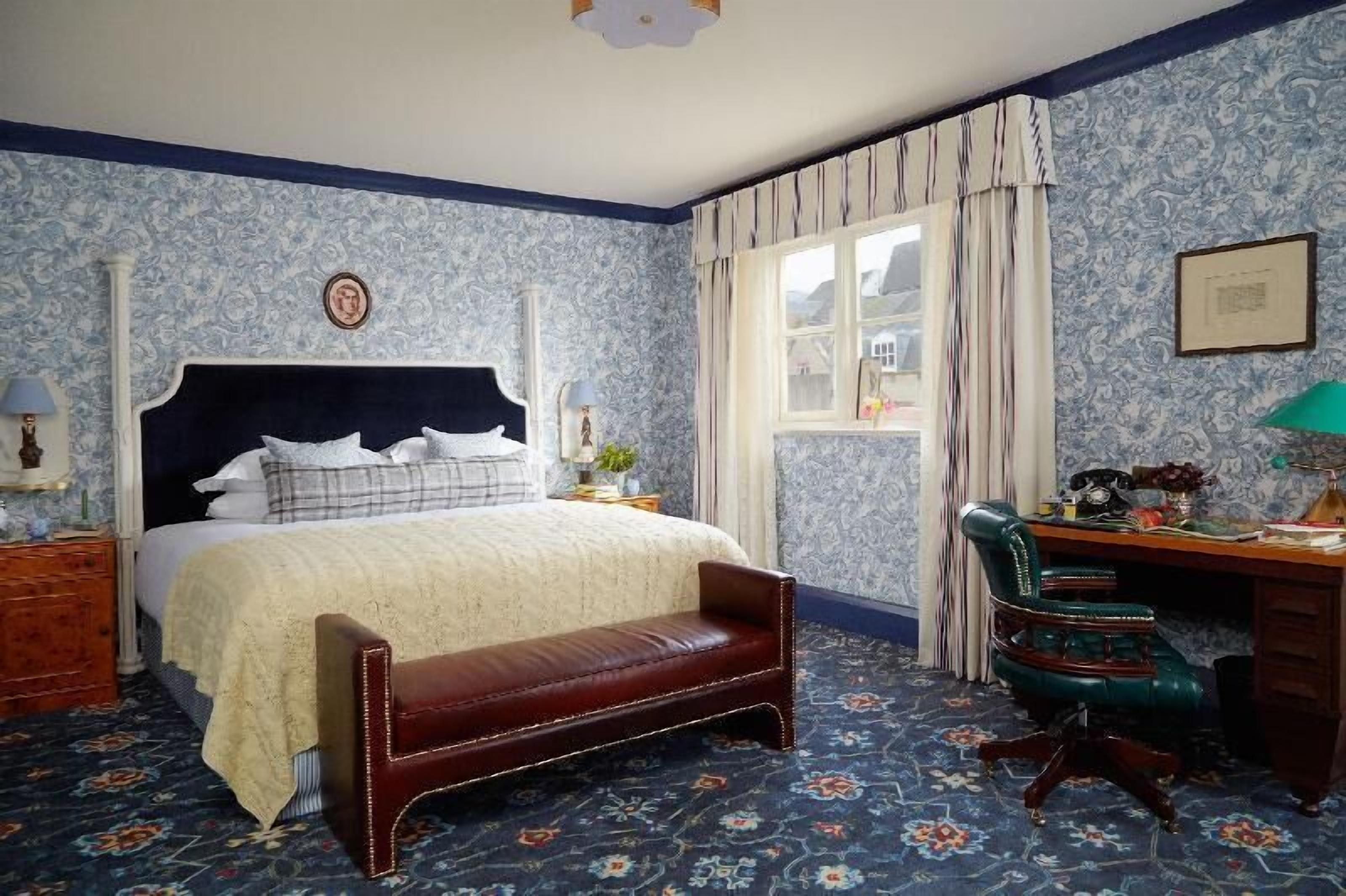 Premium bedding, pillow-top beds, minibar, in-room safe