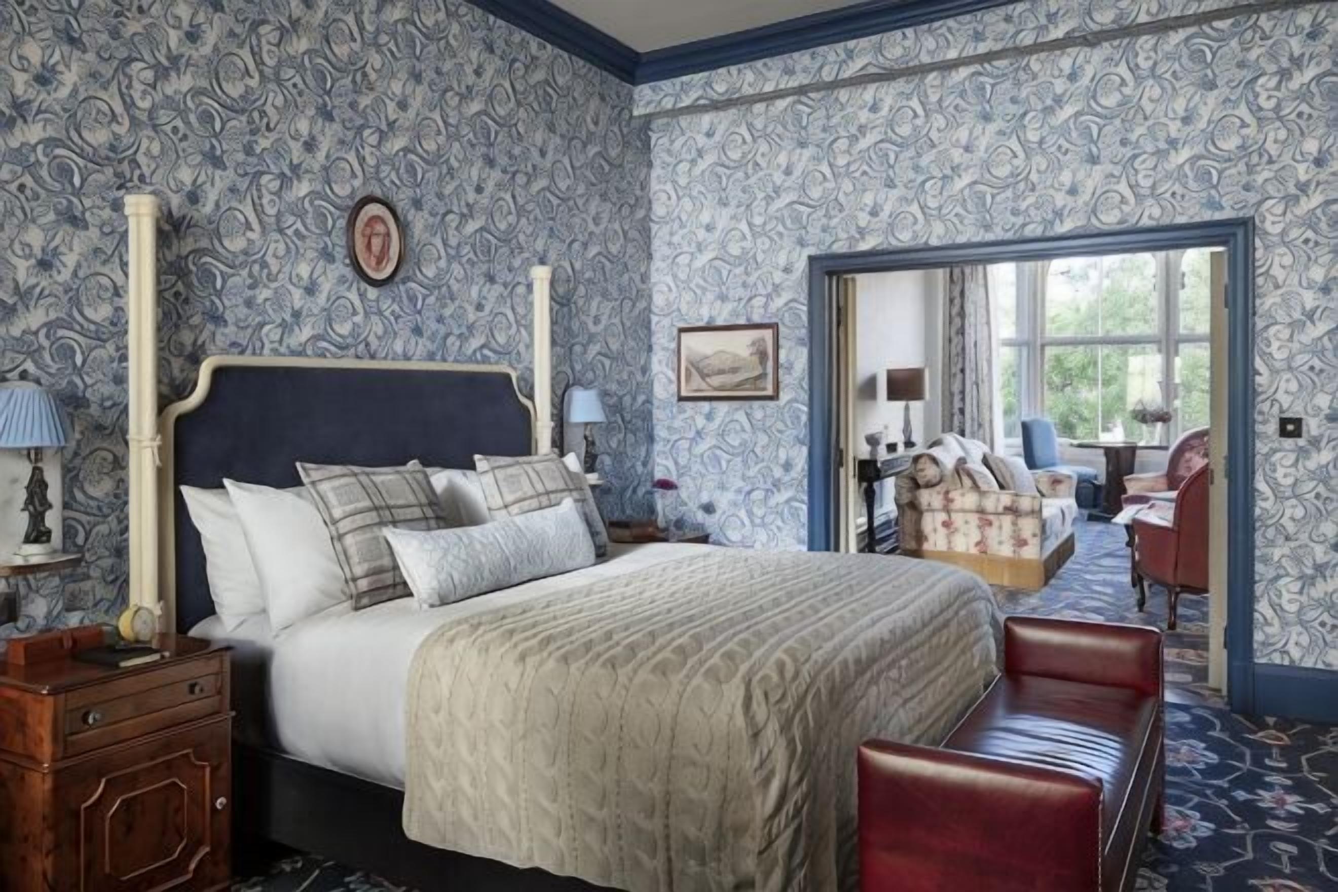 Premium bedding, pillowtop beds, minibar, in-room safe