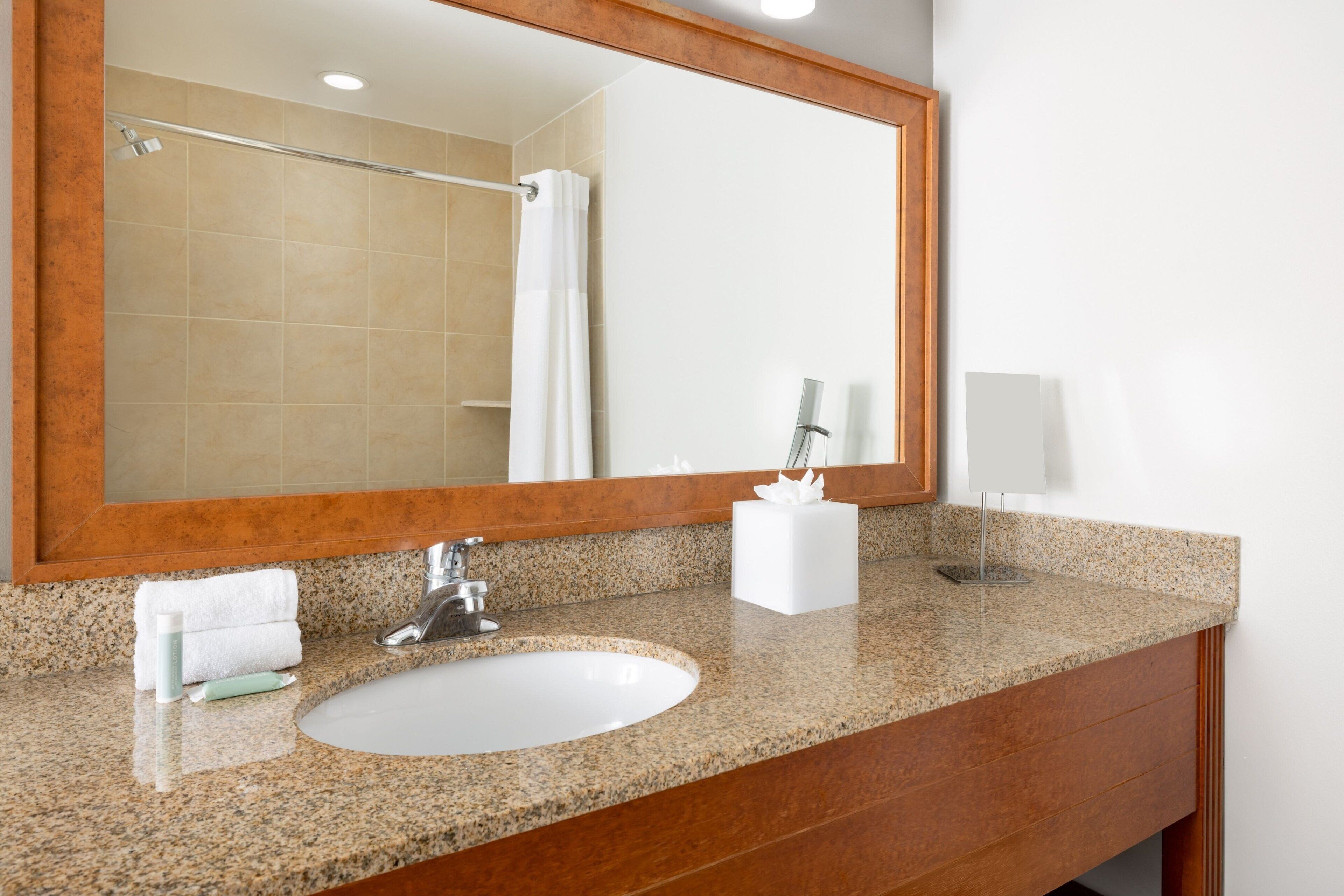 1 bedroom, premium bedding, pillow-top beds, desk