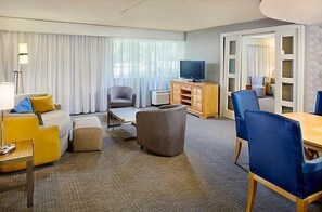 Televisión de pantalla plana y consola de videojuegos 