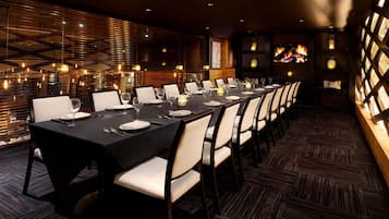 Dîner et souper servis sur place, cuisine américaine