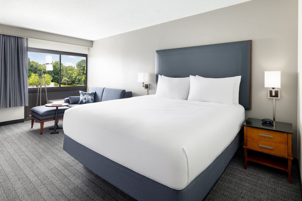 1 bedroom, premium bedding, pillowtop beds, desk