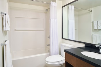 Combined shower/tub, free toiletries, hair dryer, towels at Pagoda Hotel