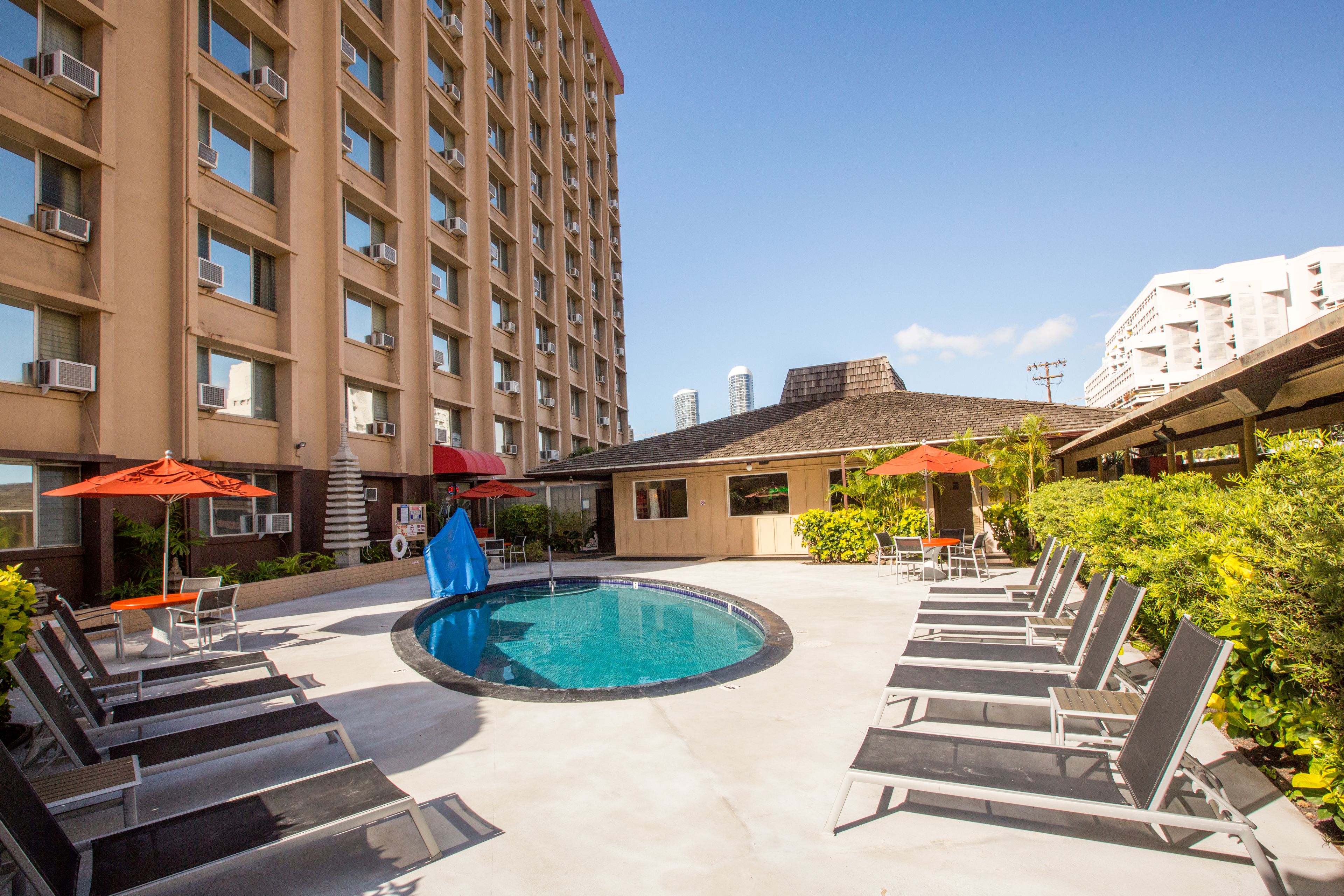 야외 수영장, 수영장 파라솔, 일광욕 의자