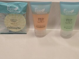 Ducha, secador de pelo y toallas