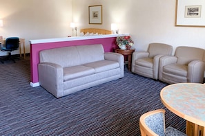 Luxe beddengoed, een bureau, verduisterende gordijnen