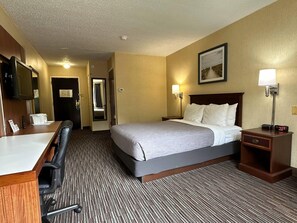 Standard Room, 1 Queen Bed, Non Smoking | Premium bedding, desk, blackout drapes, iron/ironing board
