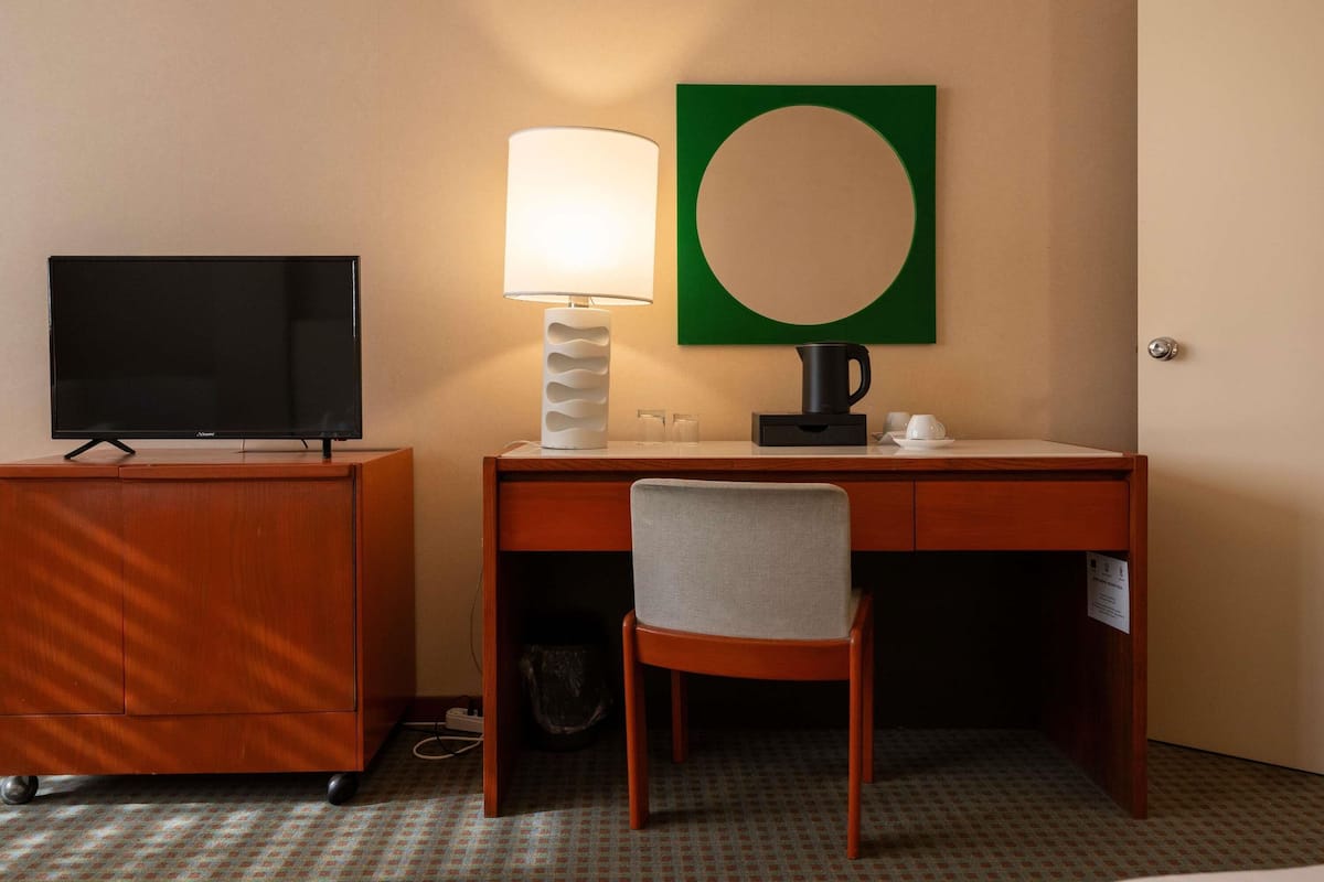 Premium bedding, down duvets, minibar, in-room safe