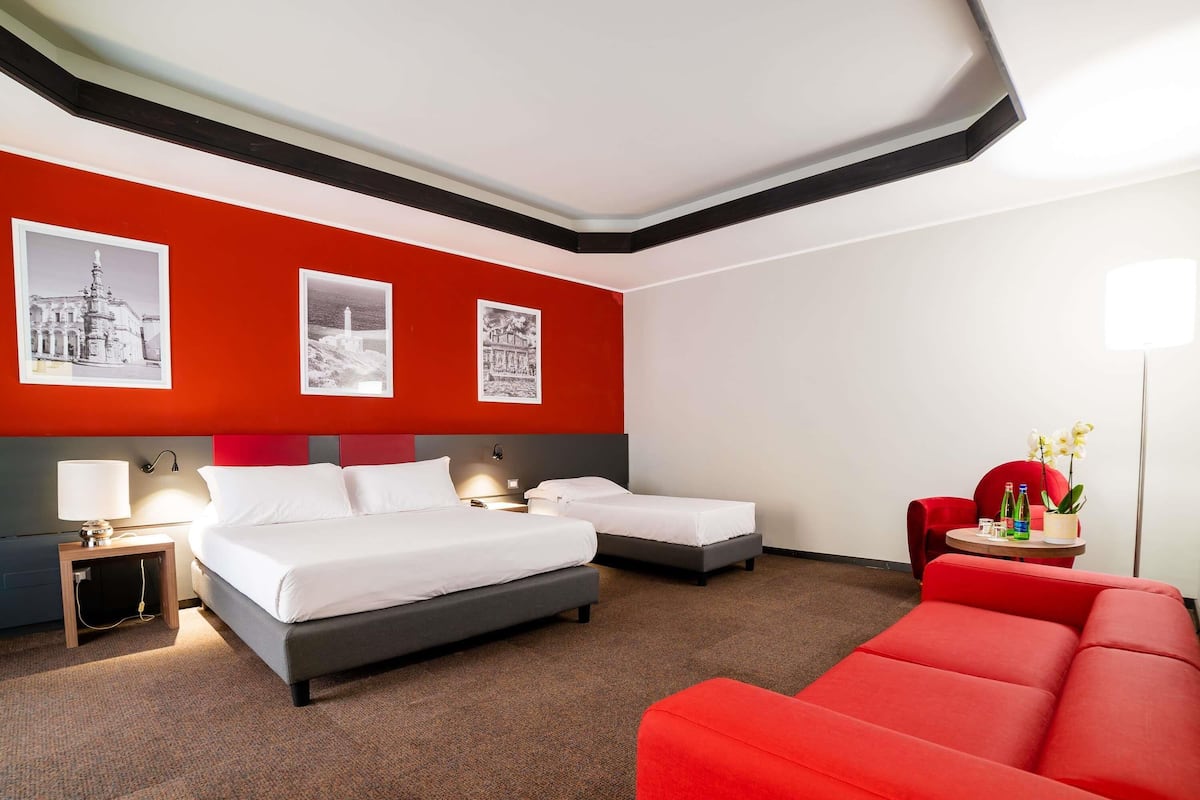 Premium bedding, down comforters, minibar, in-room safe