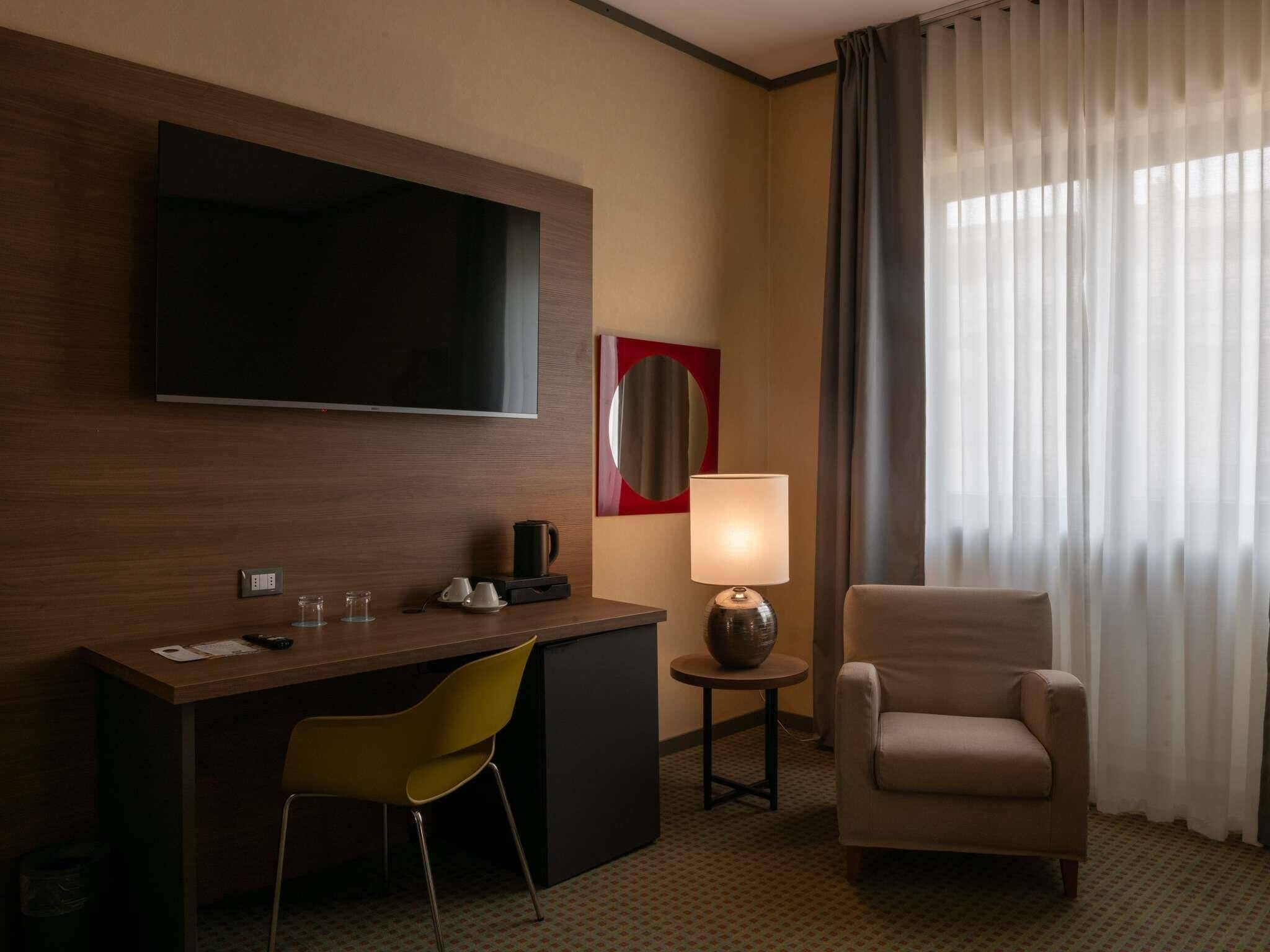 Ropa de cama de alta calidad, cubrecamas y minibar 
