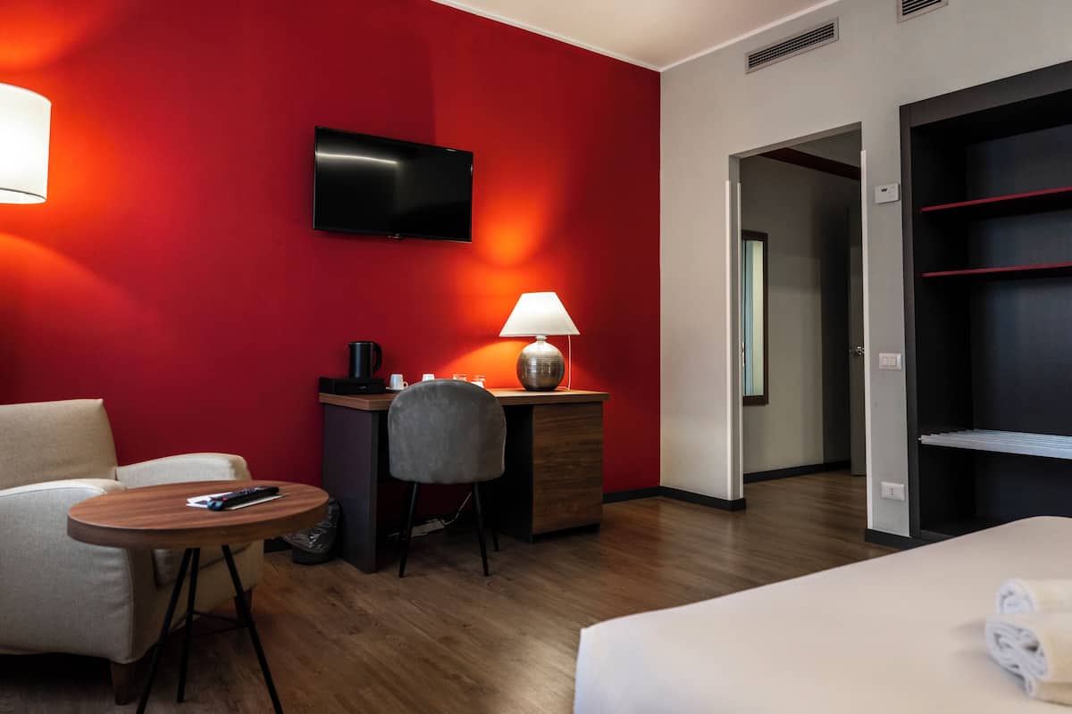 Habitació superior, diversos llits | Roba de llit d'alta qualitat, cobrellits i minibar