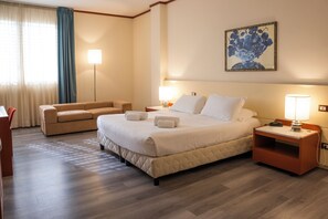Premium bedding, down comforters, minibar, in-room safe - Mercure Hotel President Lecce (Lecce)
