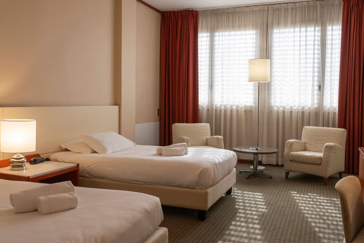 Classic-Dreibettzimmer, 3 Einzelbetten | Hochwertige Bettwaren, Daunenbettdecken, Minibar, Zimmersafe