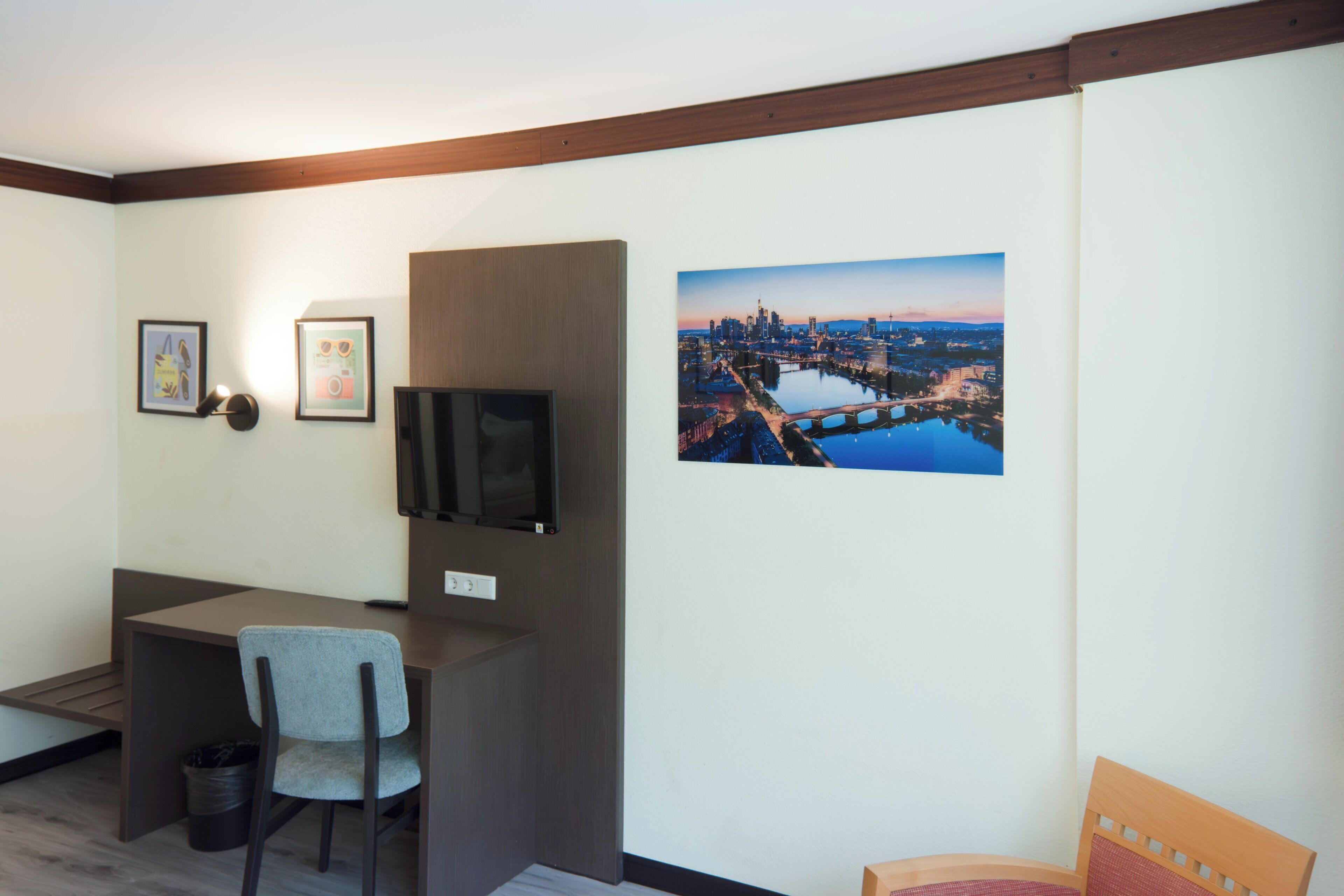 Allergitestet sengetøy, safe på rommet, skrivebord og strykejern/-brett