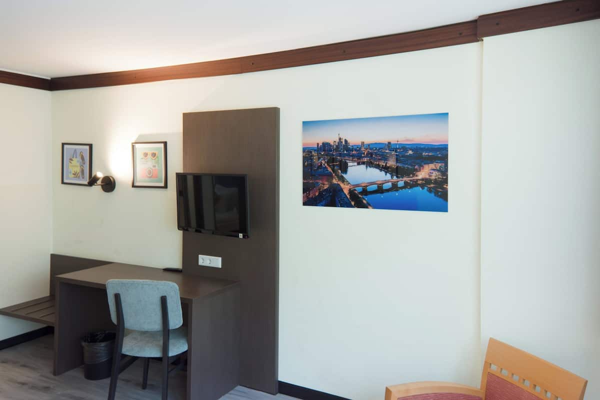 Hypo-allergenic bedding, in-room safe, desk, iron/ironing board