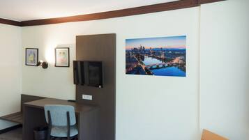 Allergikerbettwaren, Zimmersafe, Schreibtisch, BĂŒgeleisen/BĂŒgelbrett