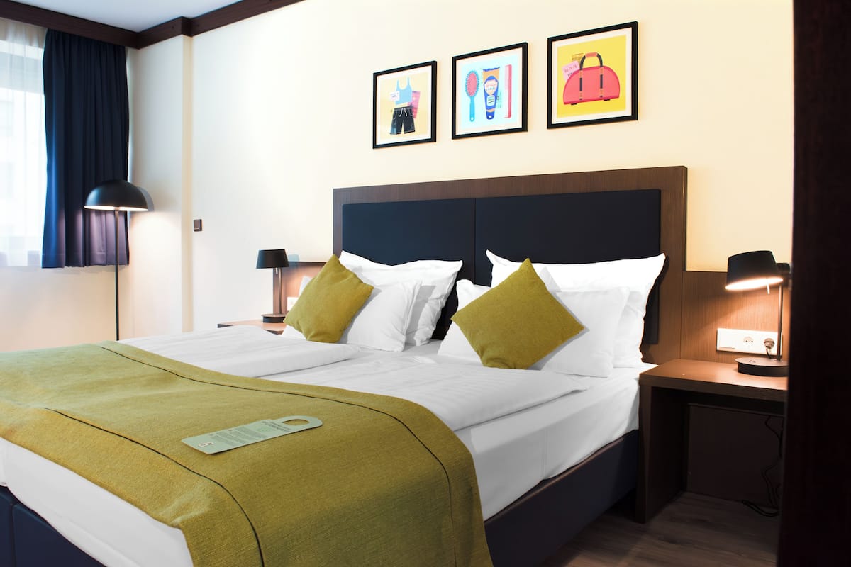 Standard Room, 1 Double Bed | Hypo-allergenic bedding, in-room safe, desk, soundproofing