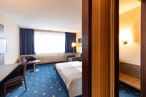 Hypo-allergenic bedding, in-room safe, desk, soundproofing