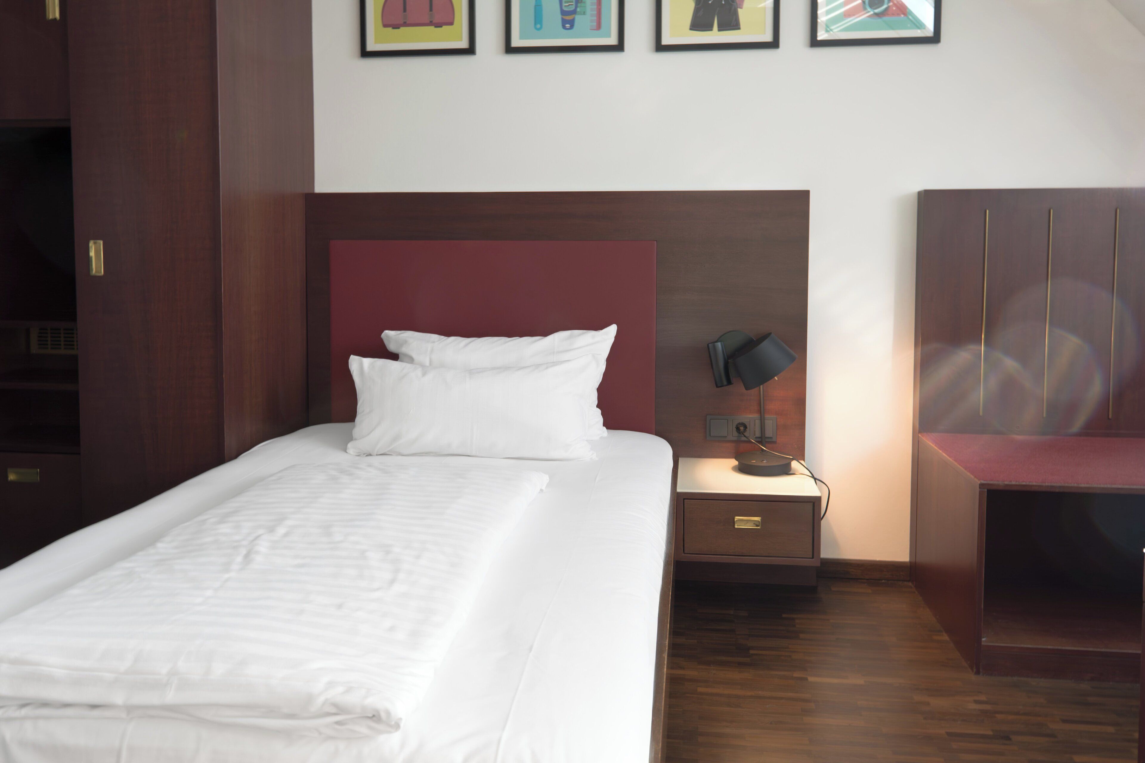 Standard Room, 1 Single Bed | Hypo-allergenic bedding, in-room safe, desk, laptop workspace