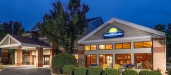 Days Inn & Suites by Wyndham Madison