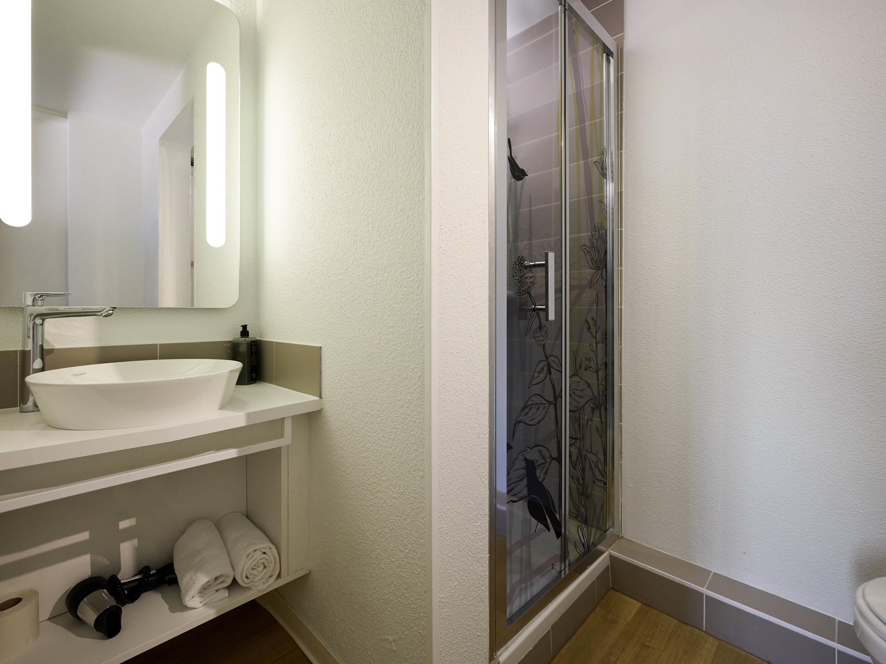 standard room, multiple beds | premium bedding, blackout curtains, soundproofing, iron/ironing board