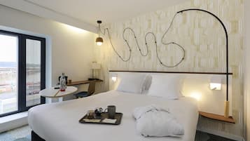 Premium Room, 1 Double Bed | Premium bedding, blackout drapes, soundproofing, iron/ironing board