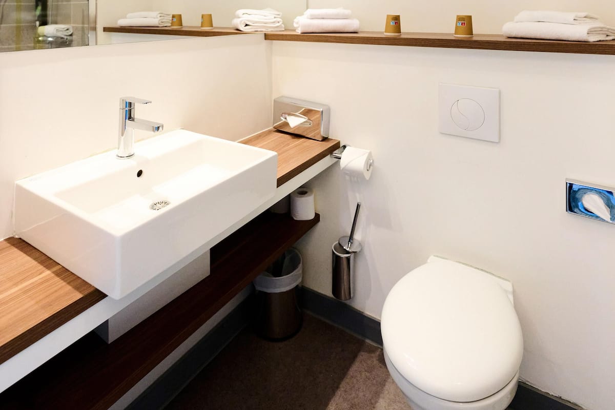 premium room, 1 double bed | premium bedding, blackout curtains, soundproofing, iron/ironing board