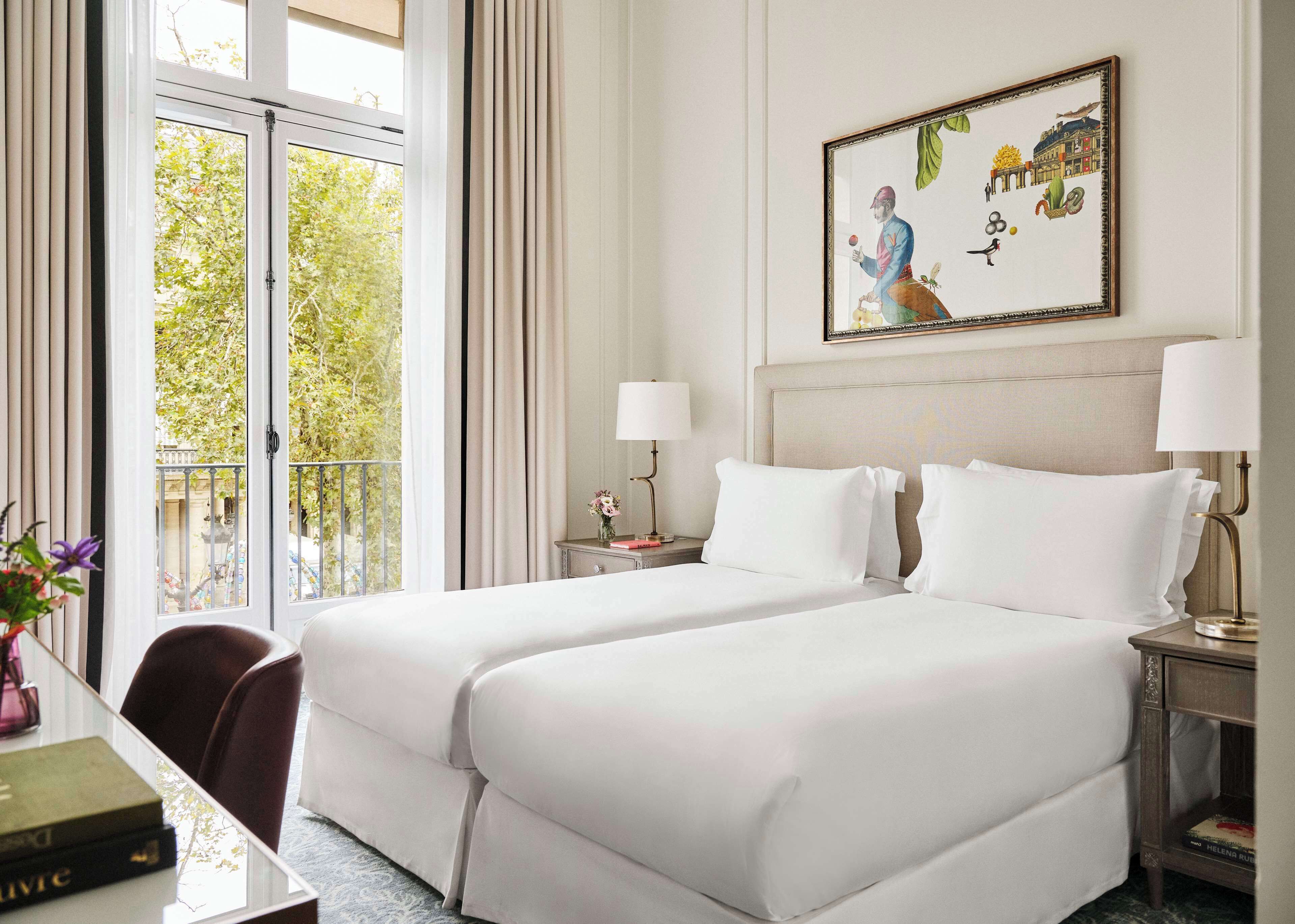 ห้องพัก, เตียงเดี่ยว 2 เตียง (View) | เครื่องนอนระดับพรีเมียม, เตียงพร้อมฟูกเสริมที่นอน, มินิบาร์