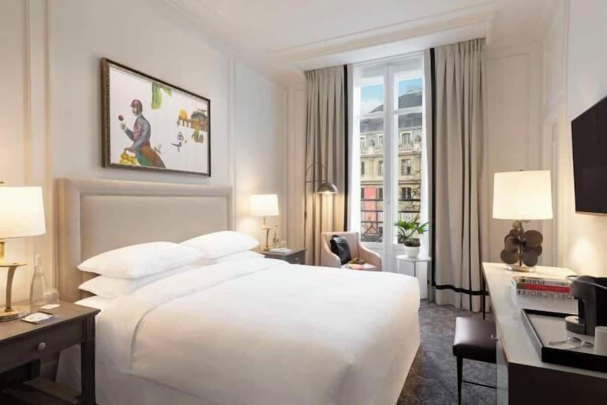 Premium bedding, pillowtop beds, minibar, in-room safe